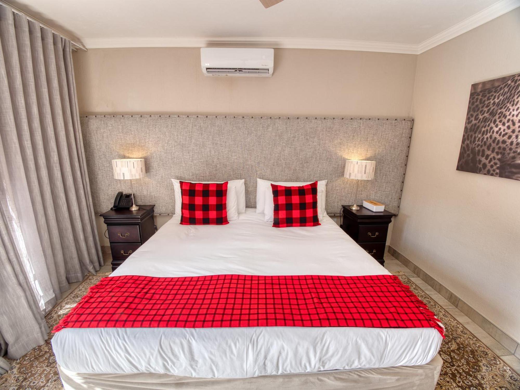 Tembo Guest Lodge เฮซีวิว ภายนอก รูปภาพ