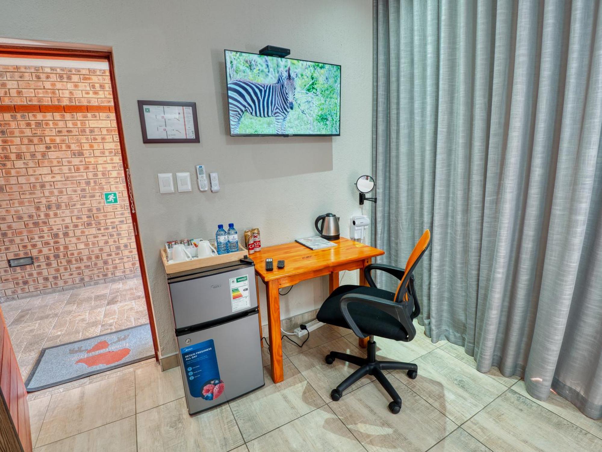 Tembo Guest Lodge เฮซีวิว ภายนอก รูปภาพ