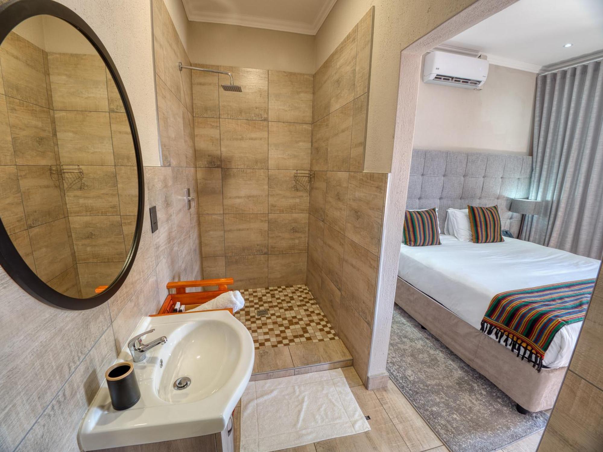 Tembo Guest Lodge เฮซีวิว ภายนอก รูปภาพ