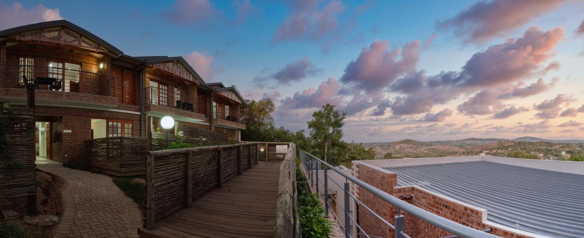 Tembo Guest Lodge เฮซีวิว ภายนอก รูปภาพ